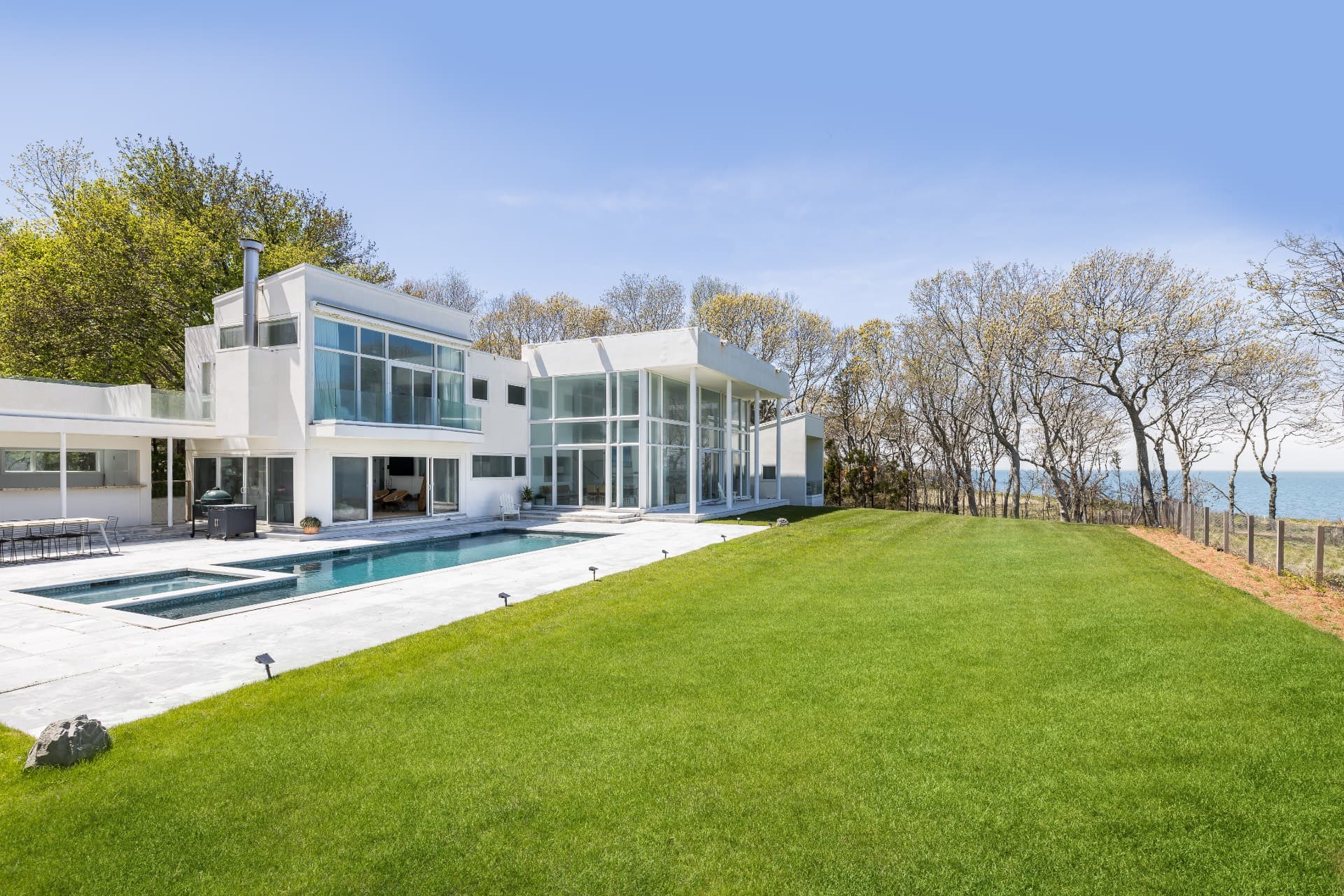 40 Hedges Banks Drive, East Hampton