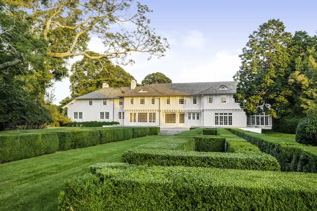 121 Further Lane & 40 Middle Lane, East Hampton. Photo courtesy of Hedgerow Exclusive Properties