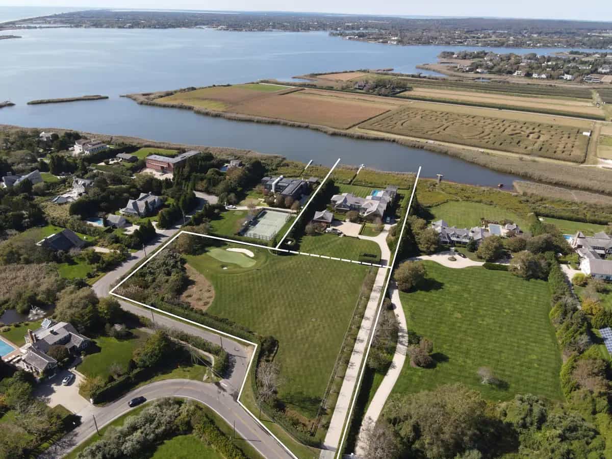 260 & 264 Jobs Lane, Bridgehampton. Photo courtesy of Hedgerow Exclusive Properties