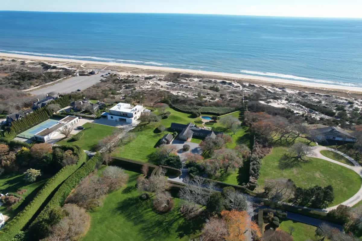 29 Spaeth Lane, East Hampton. Photo courtesy of Hedgerow Exclusive Properties