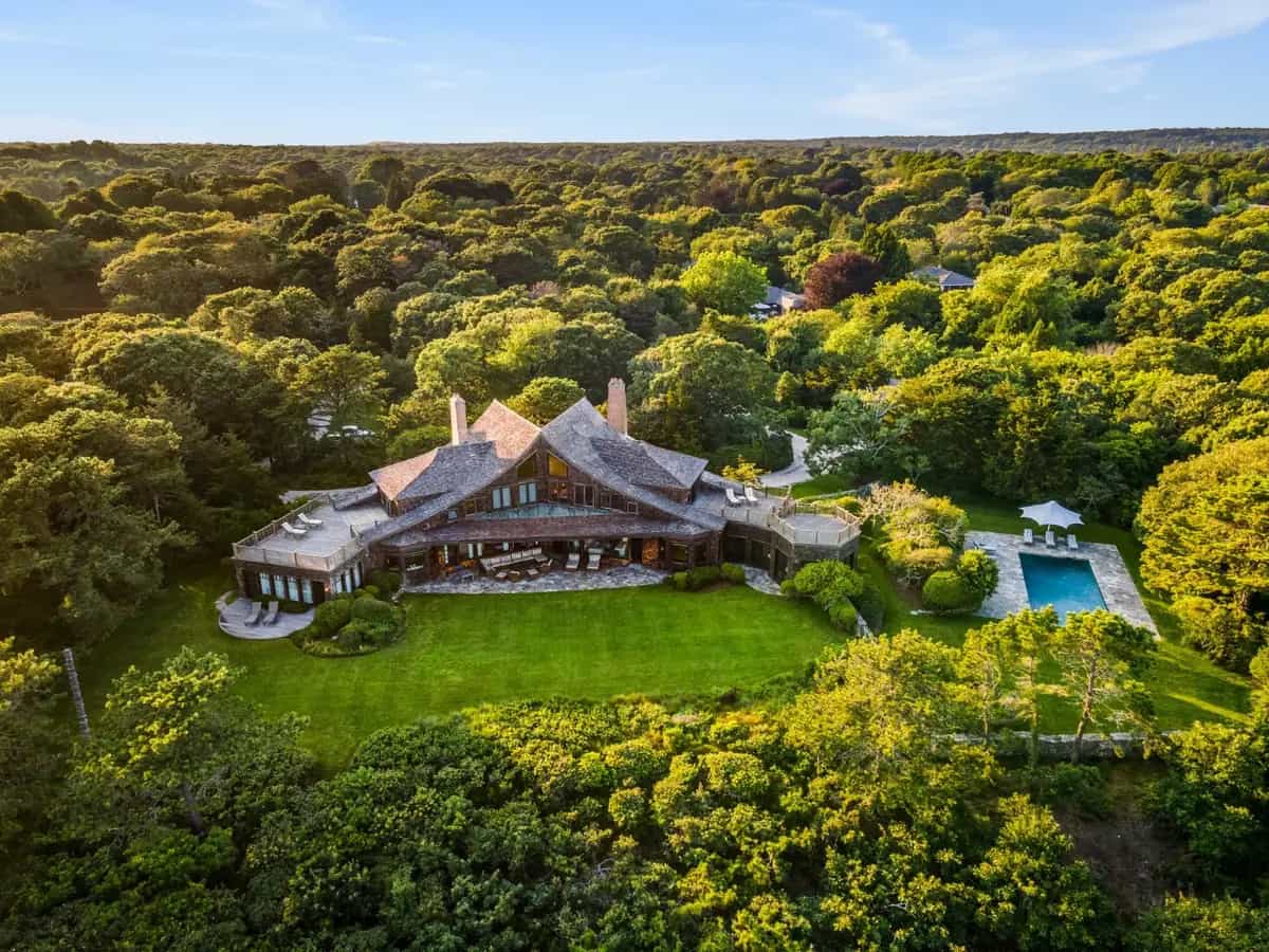 442 Further Lane, East Hampton. Photo courtesy of Hedgerow Exclusive Properties