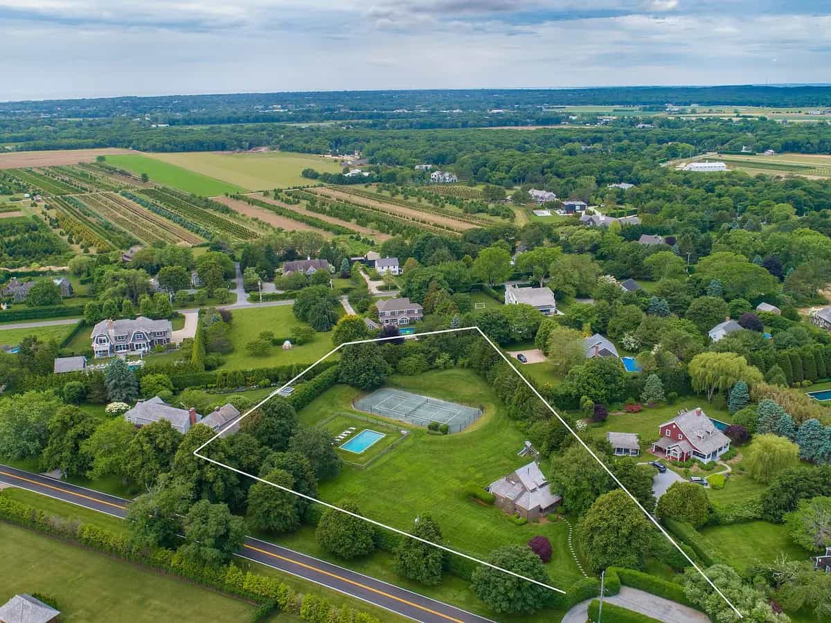 490 Hayground Road, Bridgehampton. Photo courtesy of Hedgerow Exclusive Properties