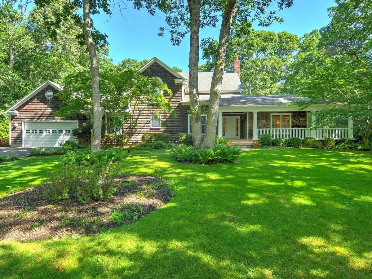6 Holly Place, East Hampton. Photo courtesy of Hedgerow Exclusive Properties