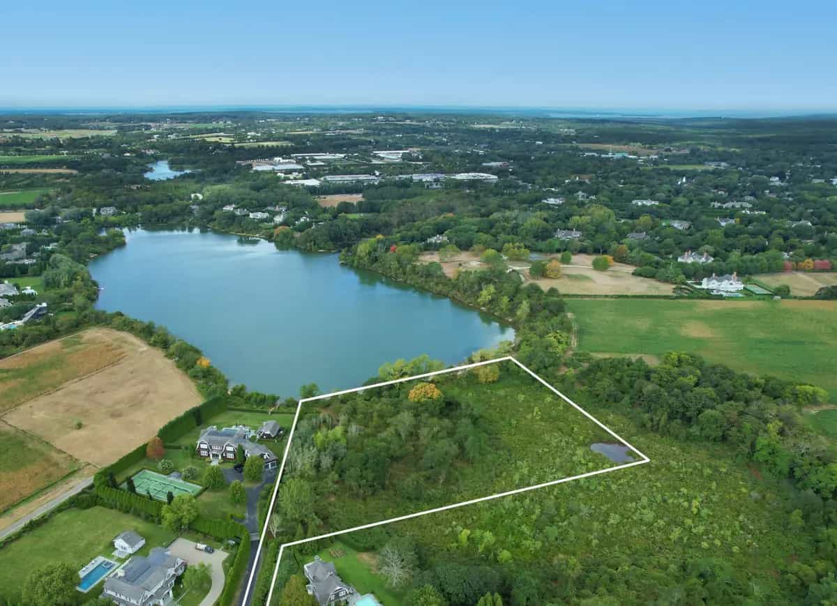 81 Jennifir Lane, Bridgehampton. Photo courtesy of Hedgerow Exclusive Properties