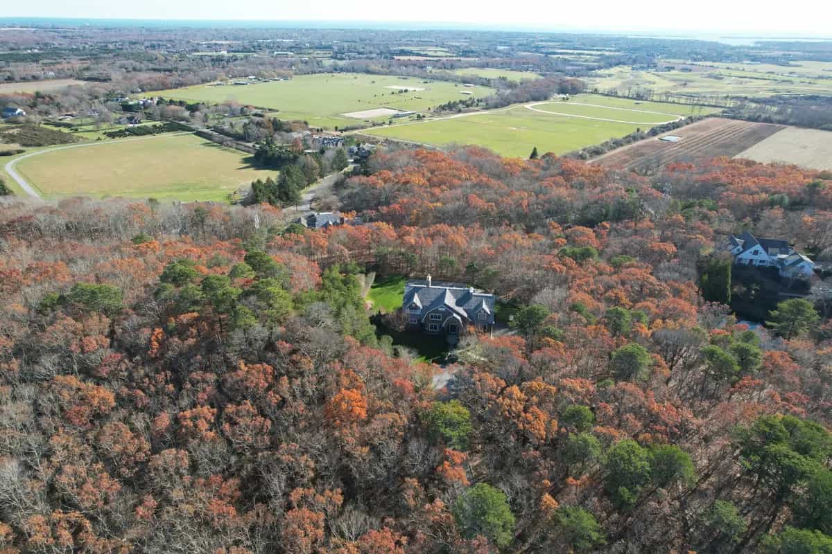 828 Old Sag Harbor Road, Bridgehampton. Photo courtesy of Hedgerow Exclusive Properties