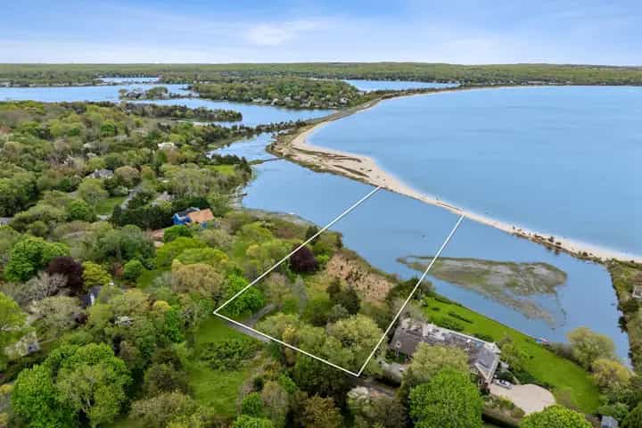 10 Meadowbrook Way, Sag Harbor. Photo courtesy of Hedgerow Exclusive Properties