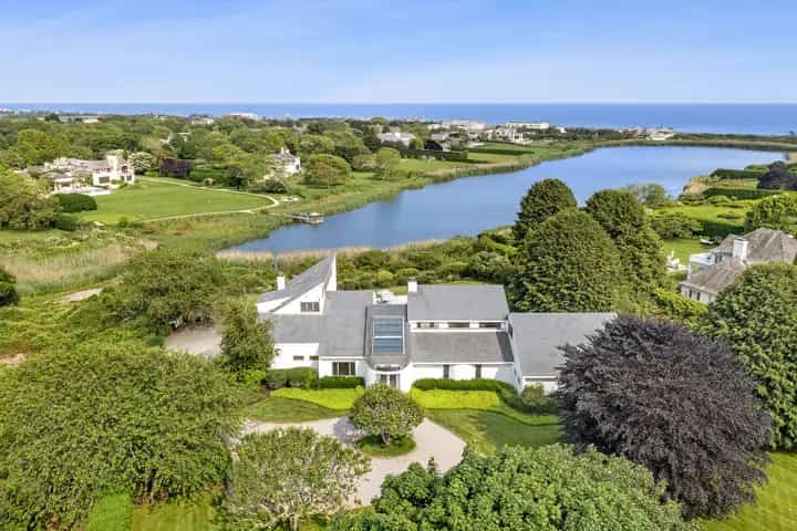 109 Duck Pond Lane, Southampton. Photo courtesy of Hedgerow Exclusive Properties