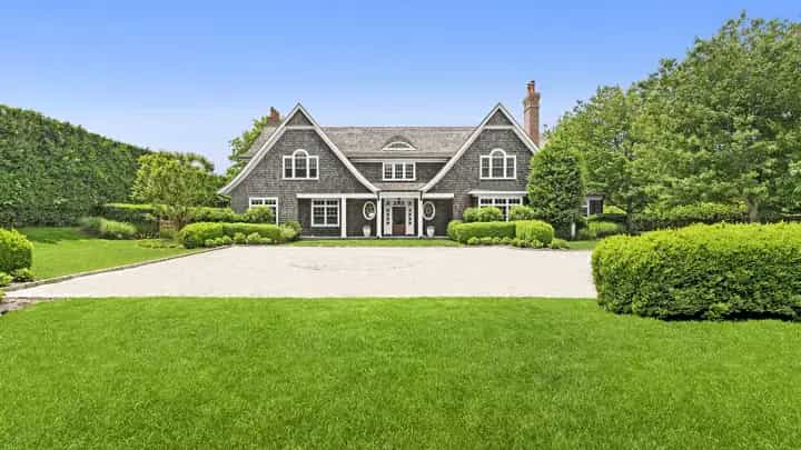 11 Amy’s Lane, East Hampton. Photo courtesy of Hedgerow Exclusive Properties