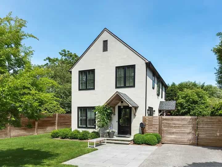 14 Maidstone Avenue, East Hampton. Photo courtesy of Hedgerow Exclusive Properties