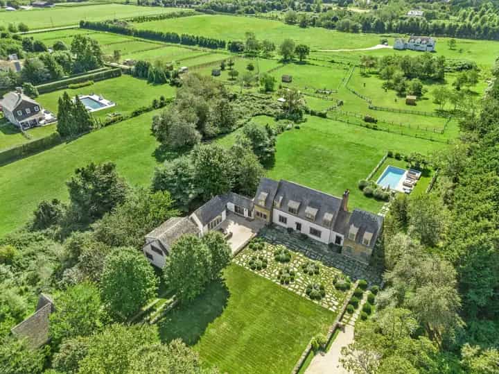 1751 Scuttle Hole Road, Bridgehampton. Photo courtesy of Hedgerow Exclusive Properties