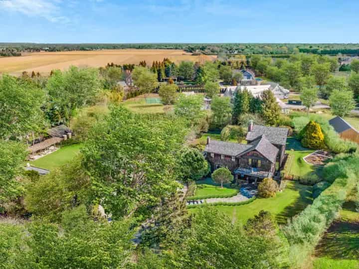 193 Sagg Main Street, Sagaponack. Photo courtesy of Hedgerow Exclusive Properties