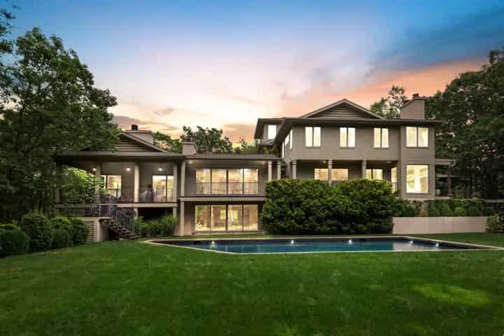 194 Middle Line Highway, Southampton. Photo courtesy of Hedgerow Exclusive Properties