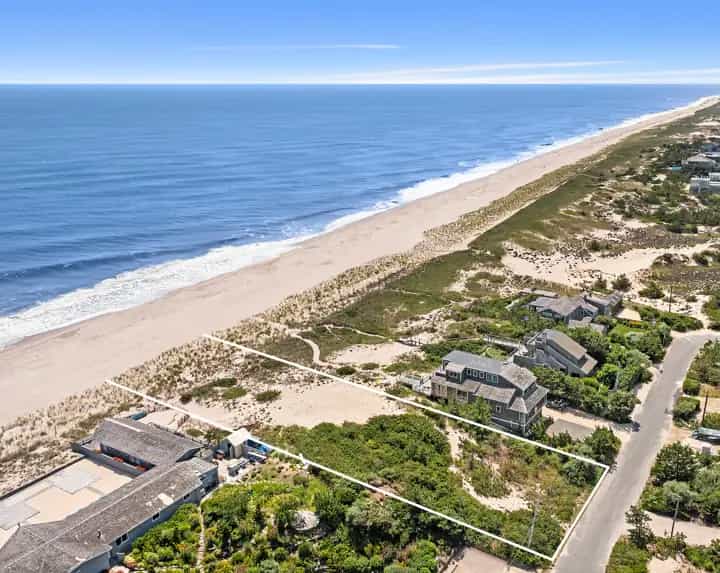 22 Shore Road, Amagansett. Photo courtesy of Hedgerow Exclusive Properties