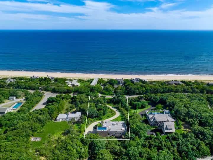 225 Old Montauk Highway, Montauk. Photo courtesy of Hedgerow Exclusive Properties
