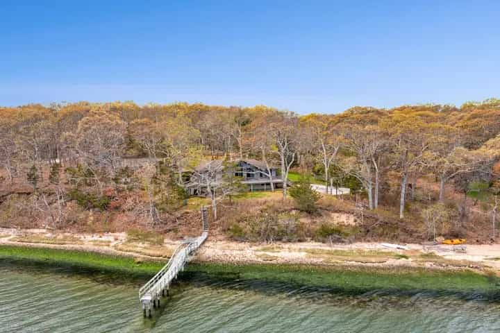 26 Duke Drive, East Hampton. Photo courtesy of Hedgerow Exclusive Properties