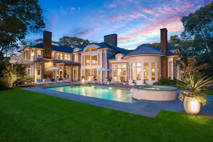 26 On the Bluff, Sag Harbor. Photo courtesy of Hedgerow Exclusive Properties