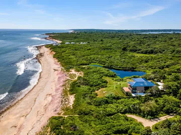 42 Old Montauk Highway, Montauk. Photo courtesy of Hedgerow Exclusive Properties
