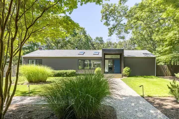 59 Springwood Lane, East Hampton. Photo courtesy of Hedgerow Exclusive Properties