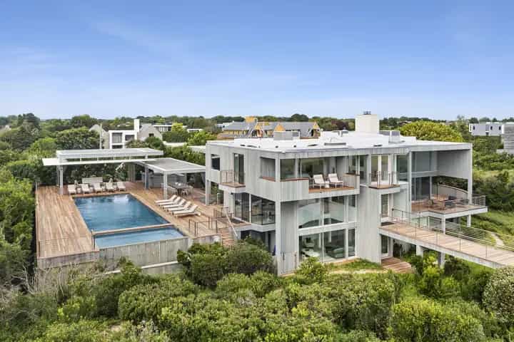 67 Surfside Drive, Bridgehampton. Photo courtesy of Hedgerow Exclusive Properties