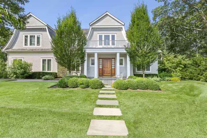 72 Birchwood Lane, Bridgehampton. Photo courtesy of Hedgerow Exclusive Properties