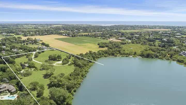 9 Morgan Hill Lane, Bridgehampton. Photo courtesy of Hedgerow Exclusive Properties