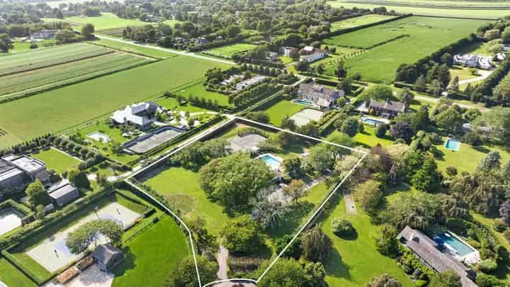 98 Wilkes Lane, Sagaponack. Photo courtesy of Hedgerow Exclusive Properties