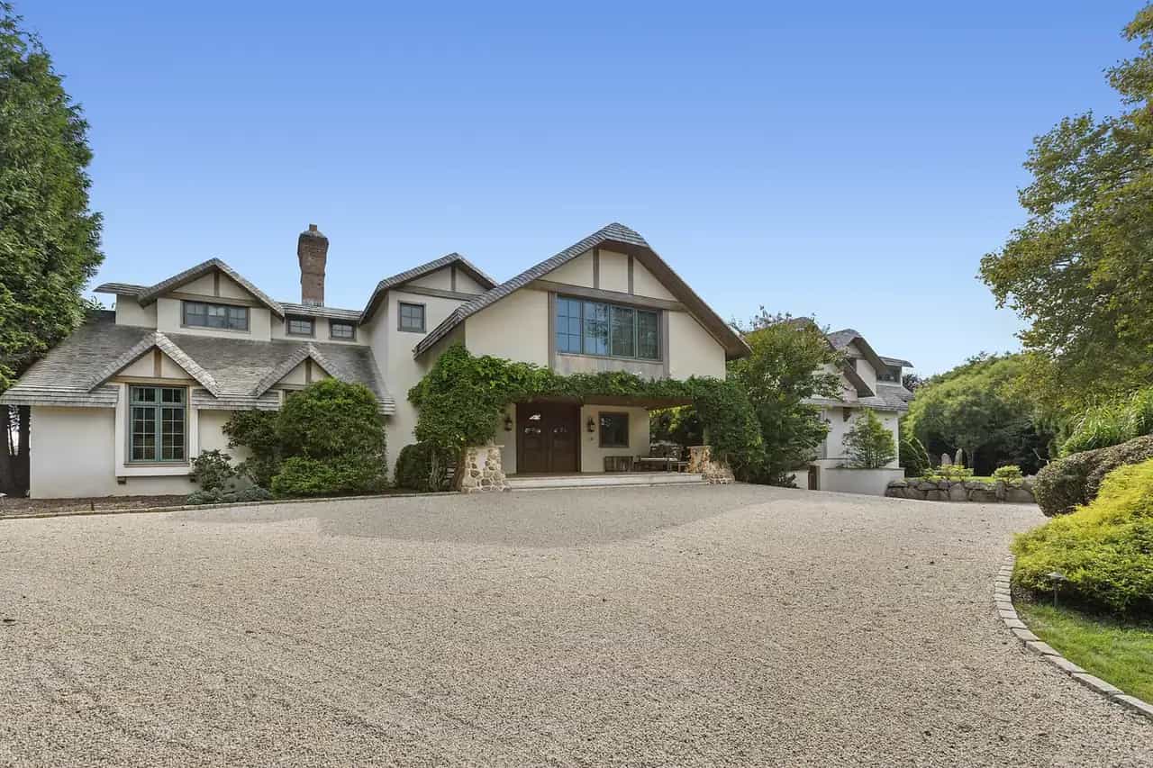 14 St Mary's Lane, Amagansett, photograph 4 of 8. Courtesy of Hedgerow Exclusive Properties