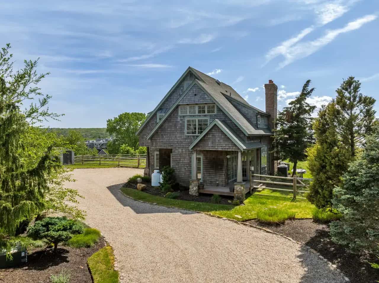 15 Edgemere Street, Montauk, photograph 2 of 8. Courtesy of Hedgerow Exclusive Properties