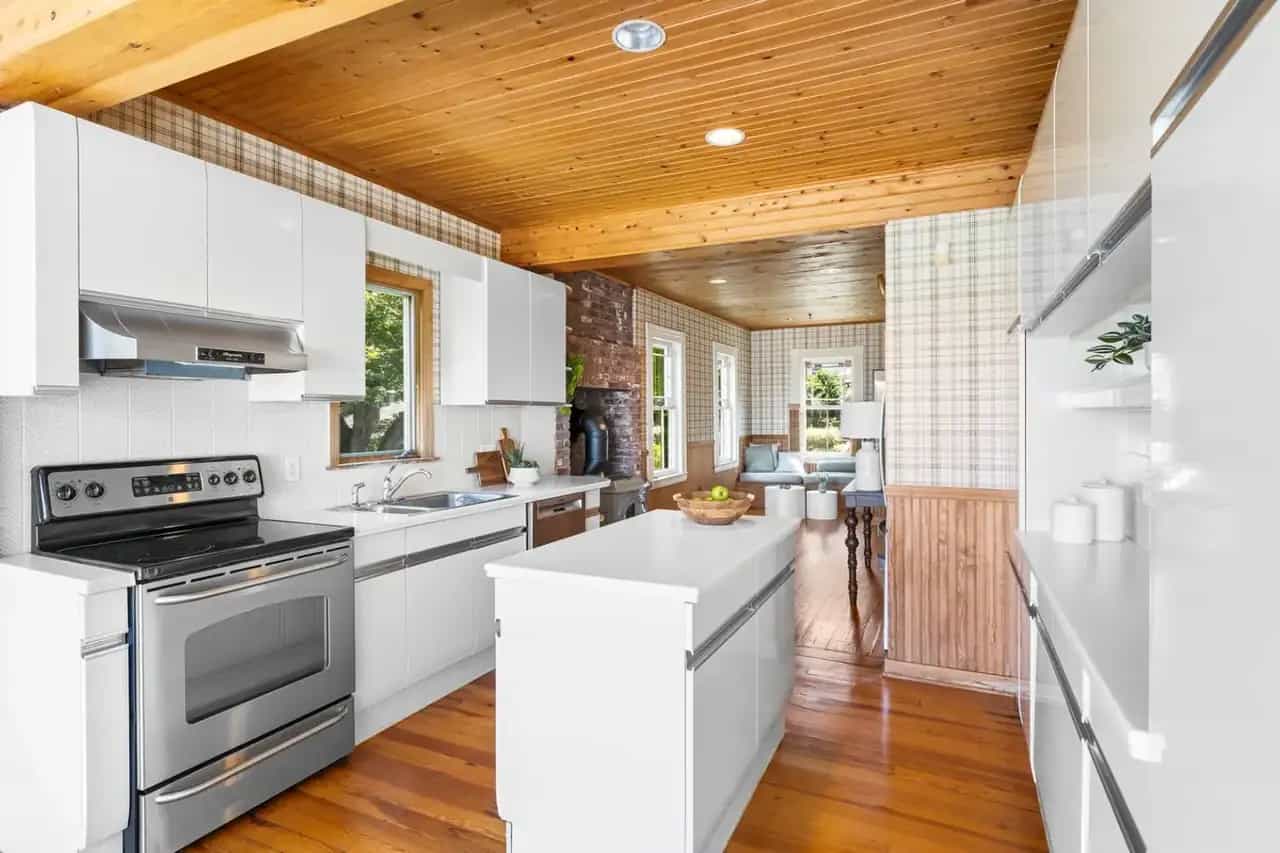 20 Prospect Avenue, Shelter Island, photograph 8 of 8. Courtesy of Hedgerow Exclusive Properties