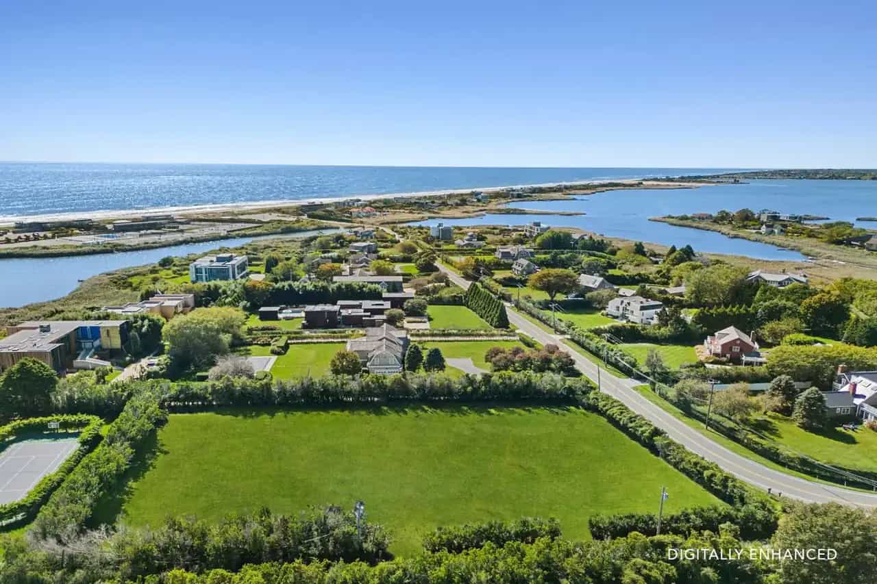351 Jobs Lane, Bridgehampton, photograph 2 of 5. Courtesy of Hedgerow Exclusive Properties
