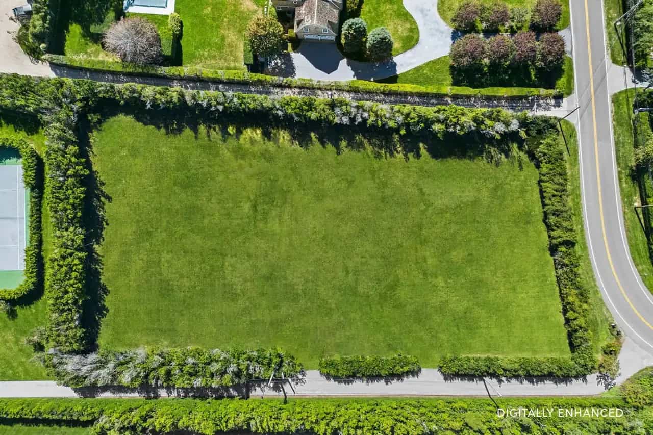 351 Jobs Lane, Bridgehampton, photograph 3 of 5. Courtesy of Hedgerow Exclusive Properties