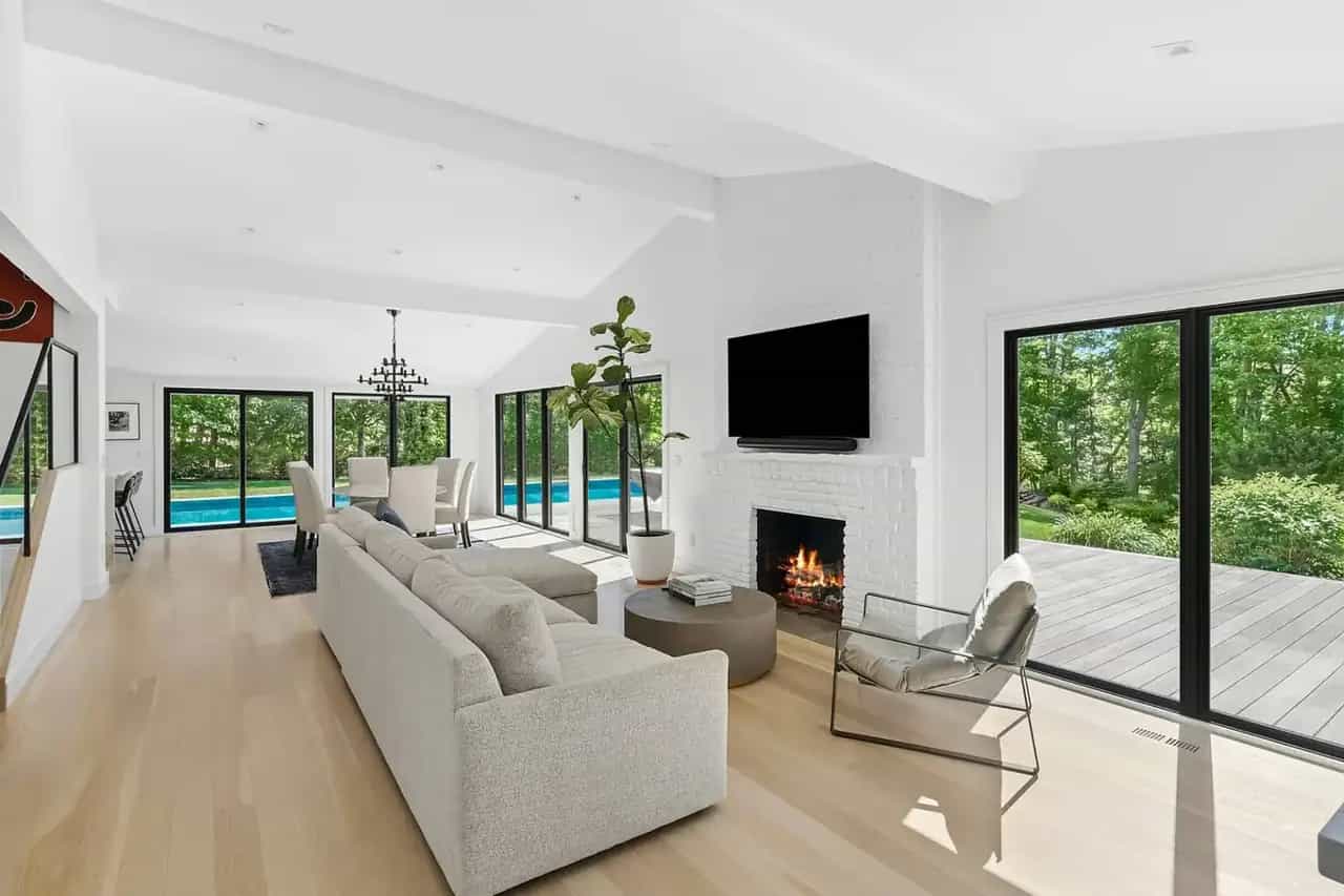 51 Little Noyack Path, Water Mill, photograph 4 of 8. Courtesy of Hedgerow Exclusive Properties