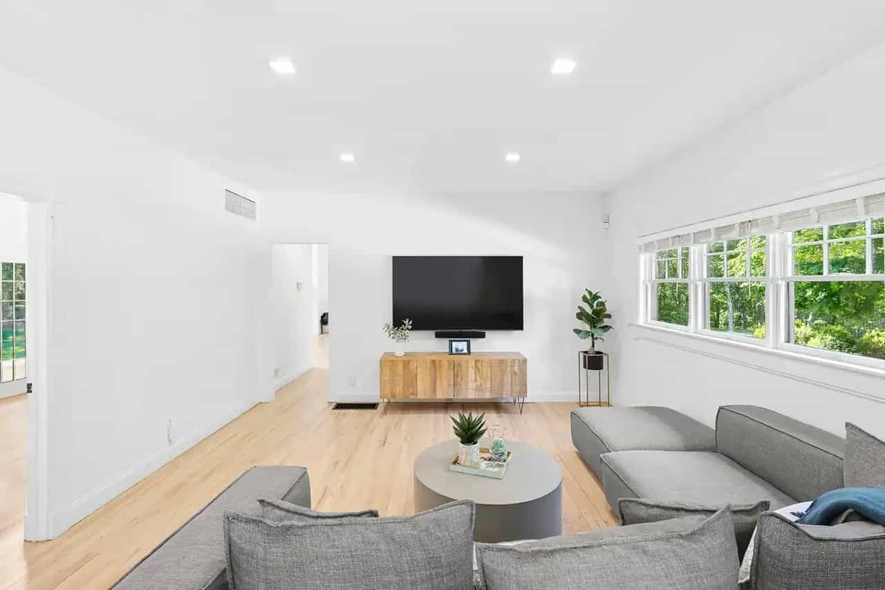 568 Old Sag Harbor Road, Bridgehampton, photograph 3 of 8. Courtesy of Hedgerow Exclusive Properties
