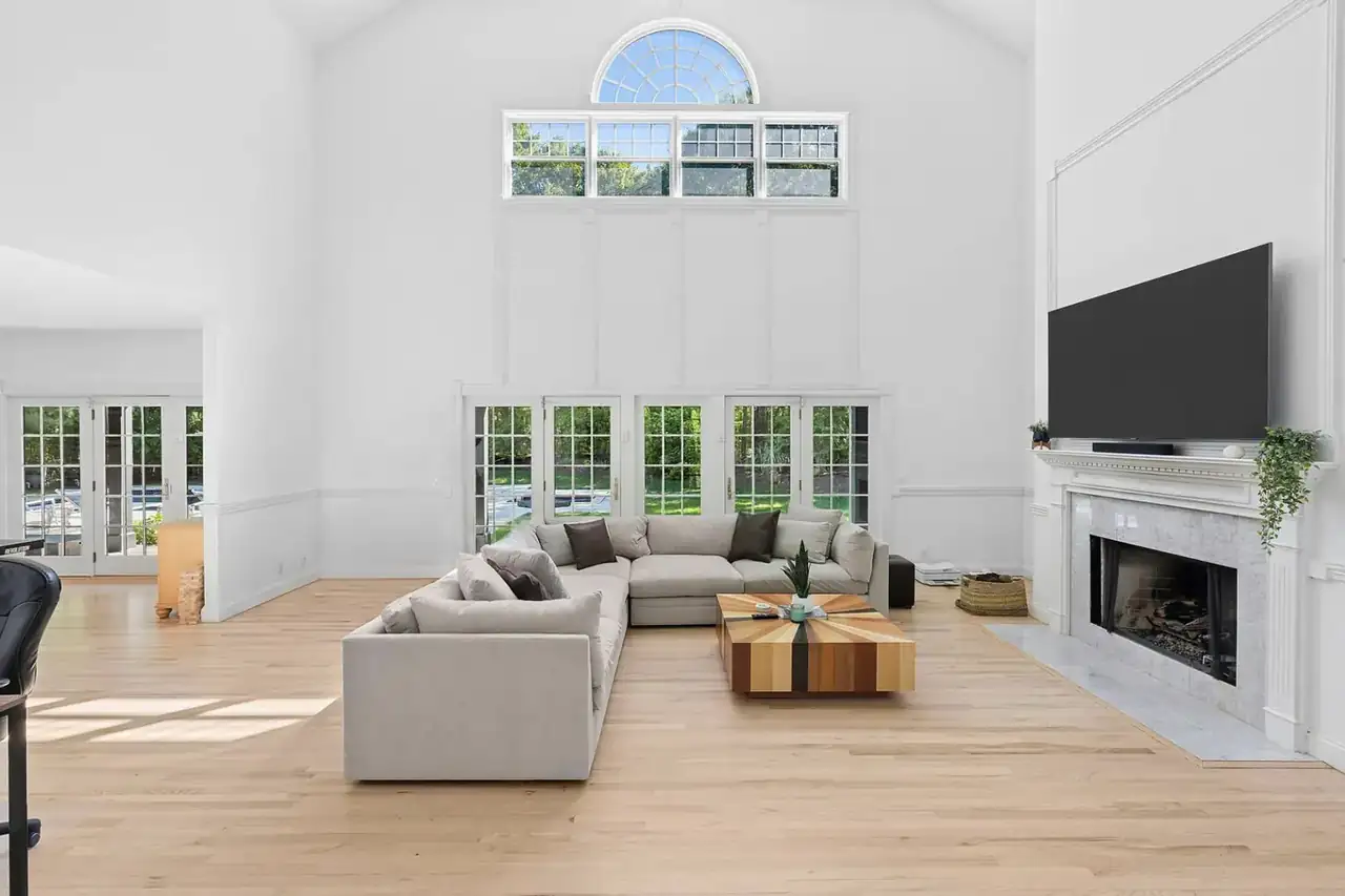 568 Old Sag Harbor Road, Bridgehampton, photograph 4 of 8. Courtesy of Hedgerow Exclusive Properties
