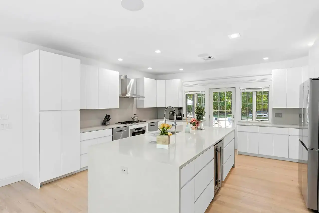 568 Old Sag Harbor Road, Bridgehampton, photograph 5 of 8. Courtesy of Hedgerow Exclusive Properties