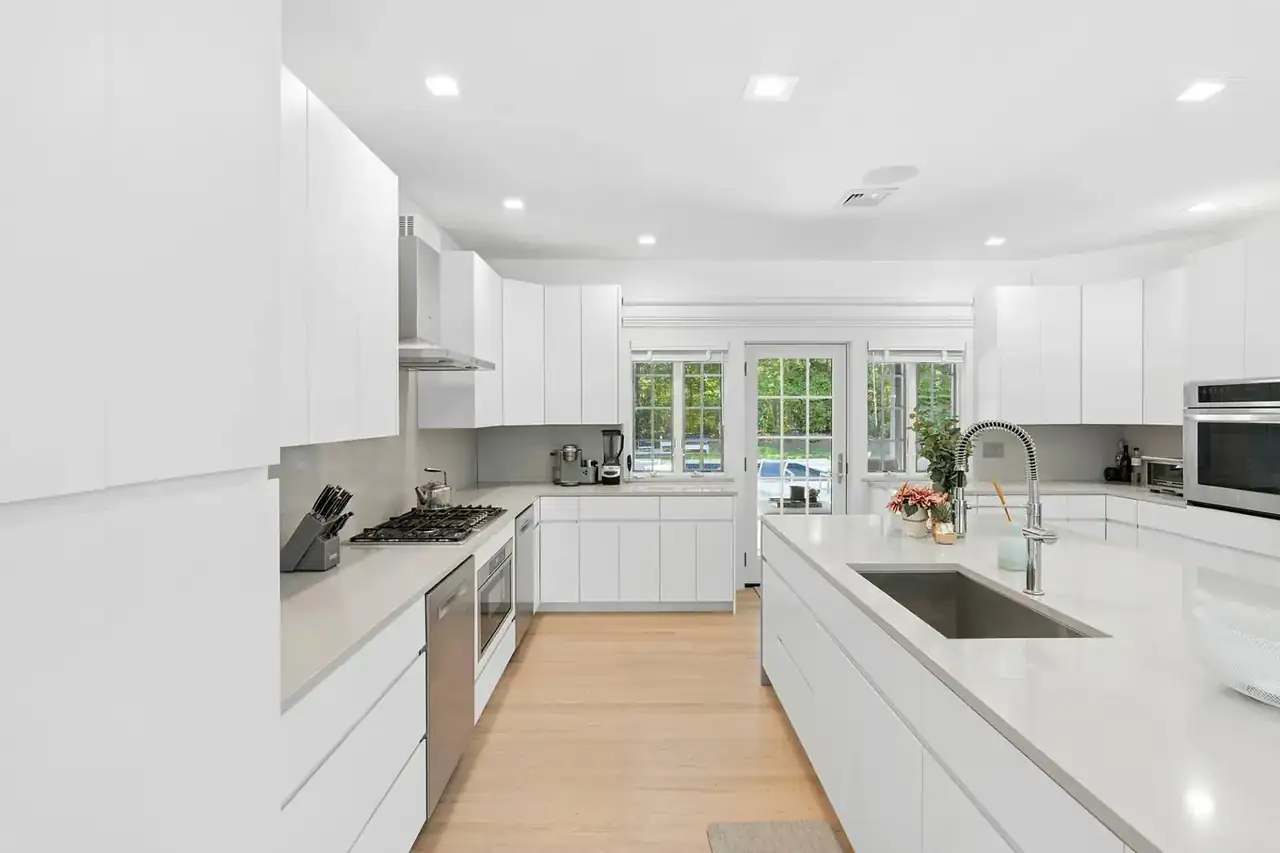 568 Old Sag Harbor Road, Bridgehampton, photograph 6 of 8. Courtesy of Hedgerow Exclusive Properties