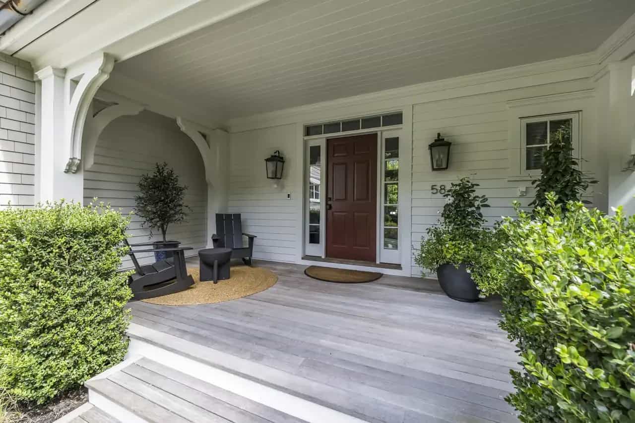 58 Cove Hollow Road, East Hampton, photograph 3 of 8. Courtesy of Hedgerow Exclusive Properties