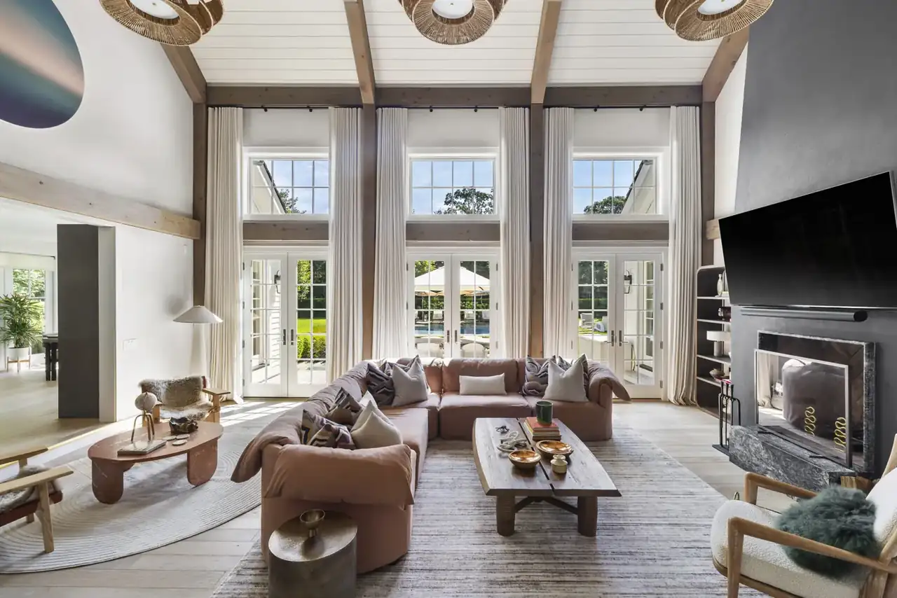 58 Cove Hollow Road, East Hampton, photograph 5 of 8. Courtesy of Hedgerow Exclusive Properties