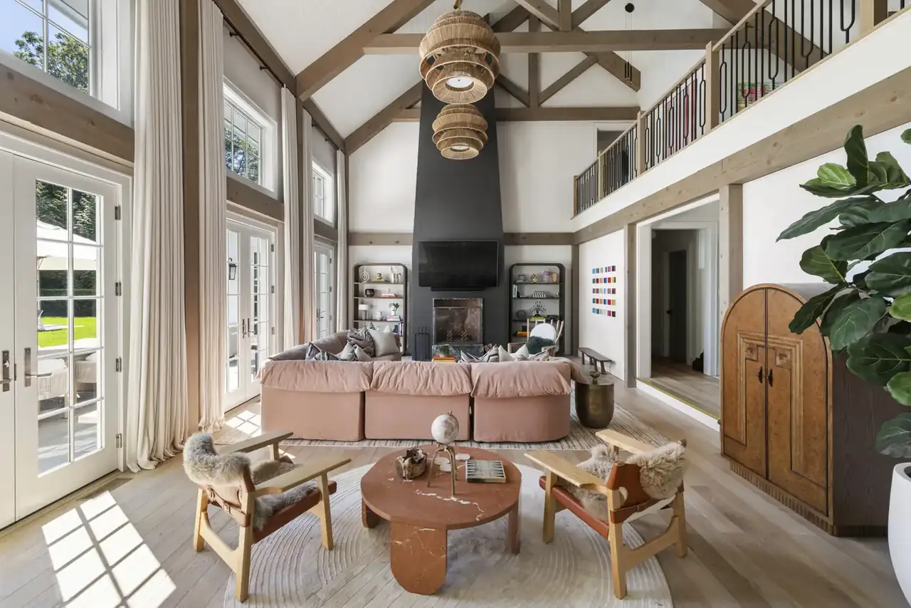 58 Cove Hollow Road, East Hampton, photograph 6 of 8. Courtesy of Hedgerow Exclusive Properties