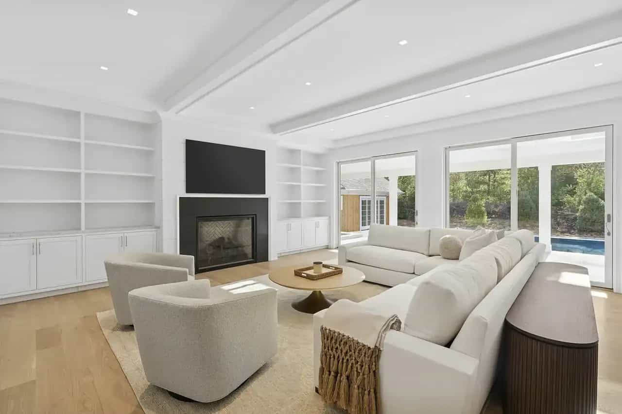 60 Two Holes of Water Road, East Hampton, photograph 4 of 8. Courtesy of Hedgerow Exclusive Properties
