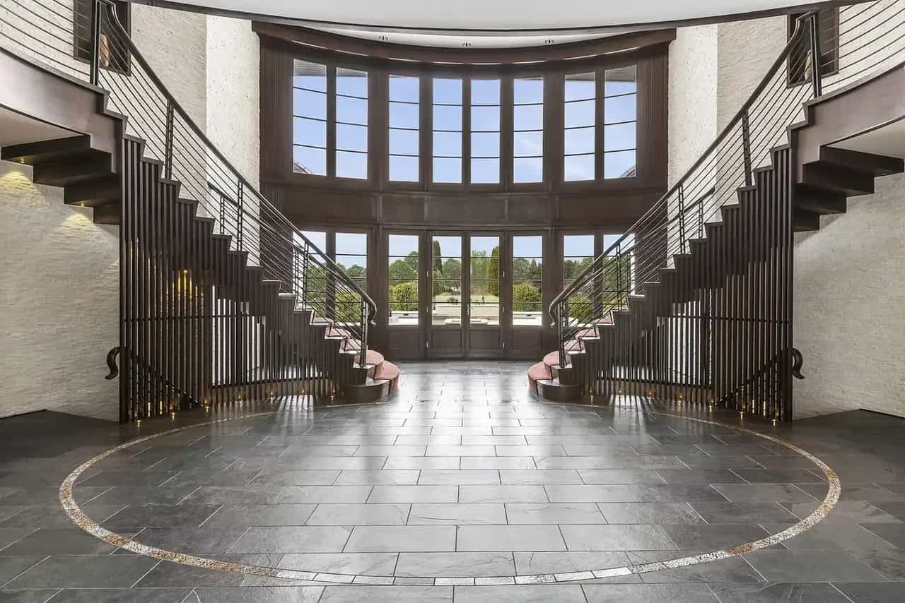 70 Cobb Lane, Water Mill, photograph 4 of 8. Courtesy of Hedgerow Exclusive Properties