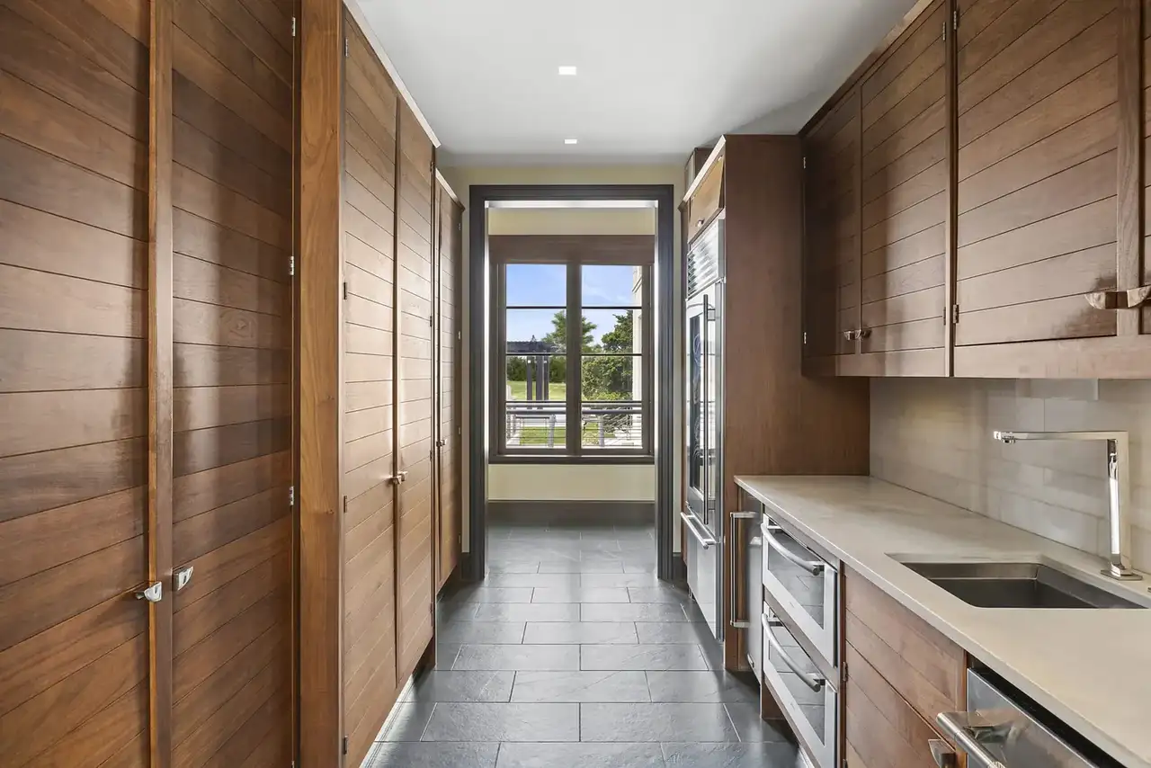 70 Cobb Lane, Water Mill, photograph 5 of 8. Courtesy of Hedgerow Exclusive Properties