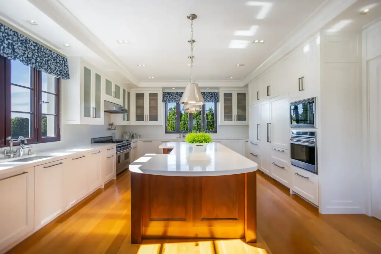 71 Cobb Lane, Water Mill, photograph 8 of 8. Courtesy of Hedgerow Exclusive Properties