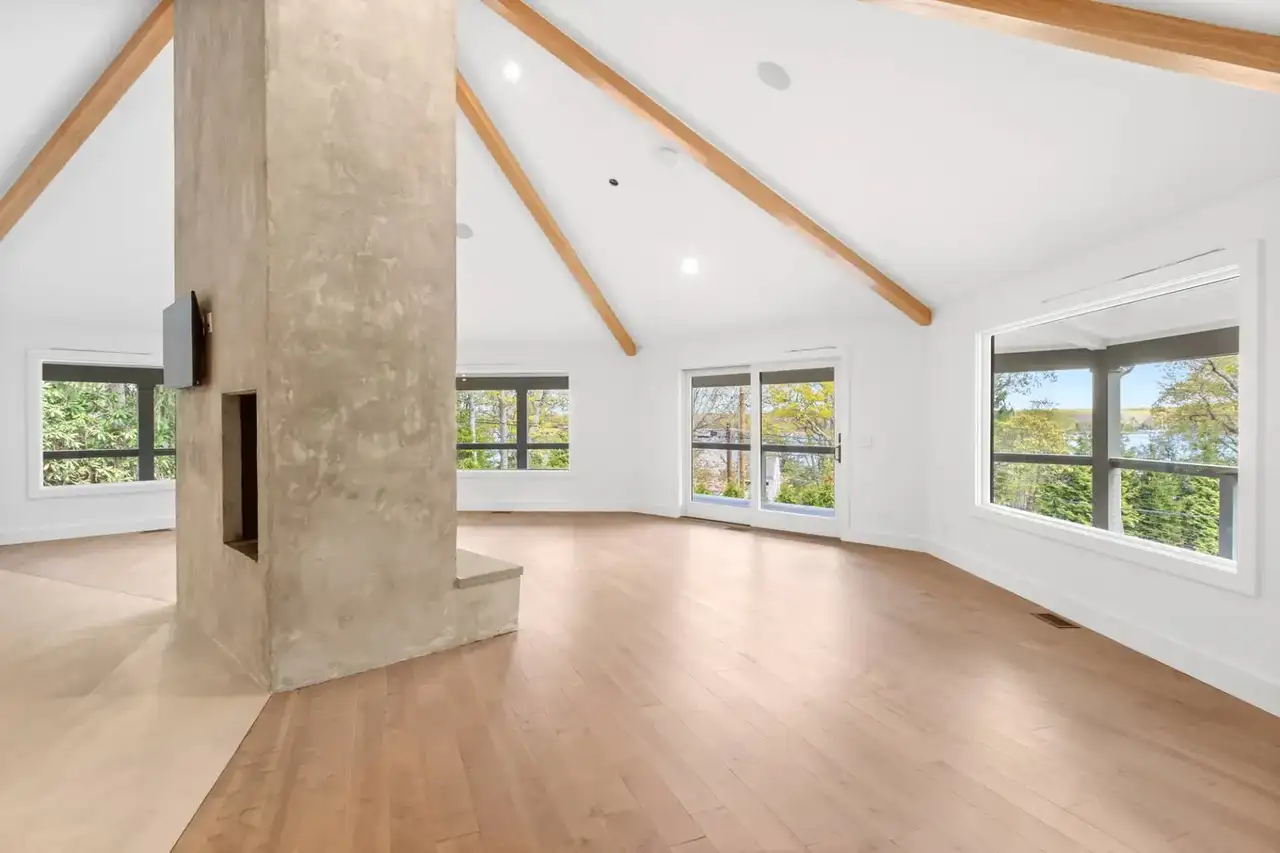 73 Oyster Shores Road, East Hampton, photograph 4 of 8. Courtesy of Hedgerow Exclusive Properties