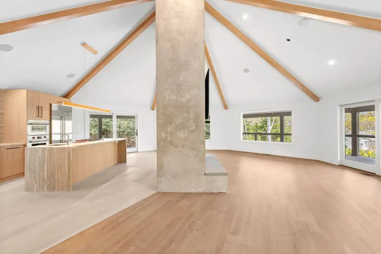 73 Oyster Shores Road, East Hampton, photograph 6 of 8. Courtesy of Hedgerow Exclusive Properties