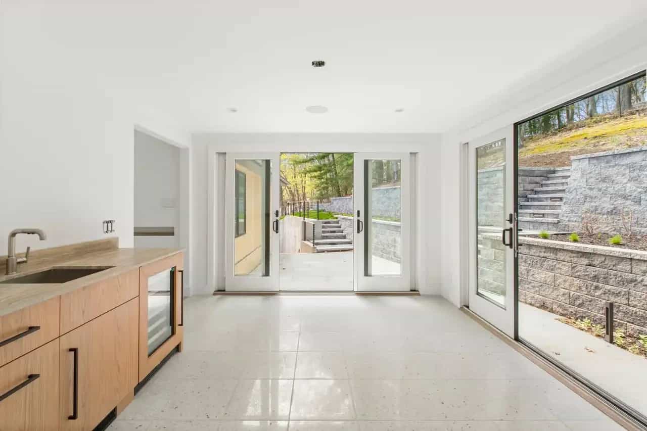 73 Oyster Shores Road, East Hampton, photograph 7 of 8. Courtesy of Hedgerow Exclusive Properties
