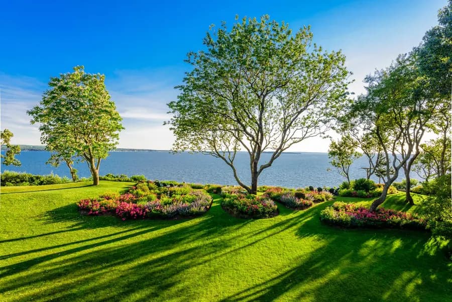 Bidding War Over $17 Million Gated Hamptons Beach Estate Highlights Fierce Luxury Market, Mansion Global. Image courtesy of Hedgerow Exclusive Properties