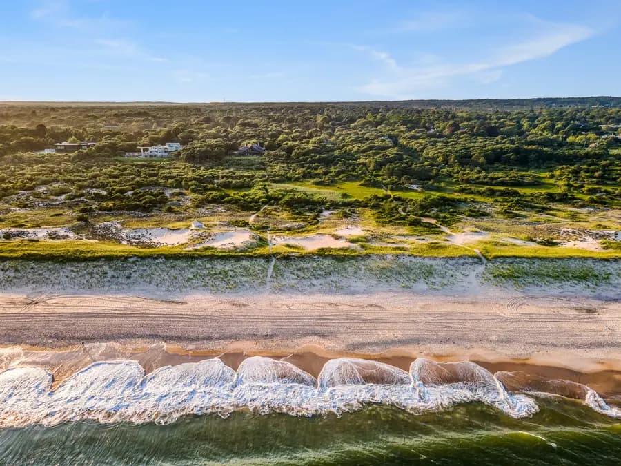 East Hampton estate sells above $52M ask in 1 month, The Real Deal. Image courtesy of Hedgerow Exclusive Properties