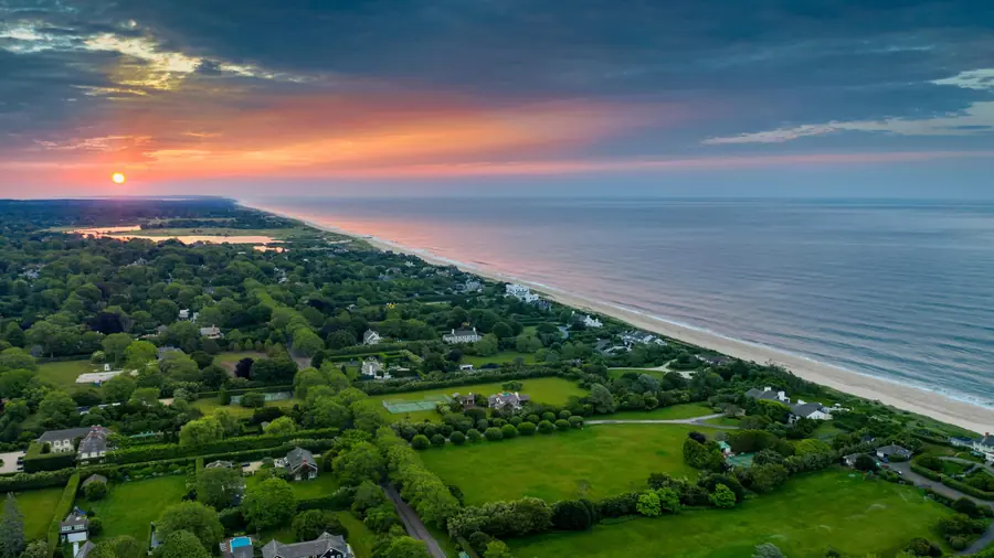 Hamptons’ legacy residential brokerages hang on to the top, The Real Deal. Image courtesy of Hedgerow Exclusive Properties