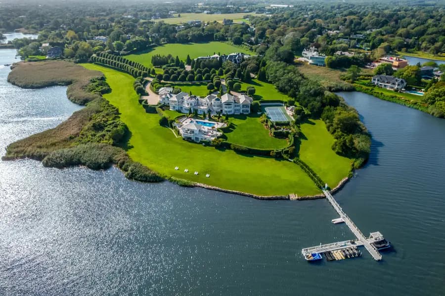 The Most Expensive Hamptons Rental Is Going for $1 Million per Month, Architectural Digest. Image courtesy of Hedgerow Exclusive Properties